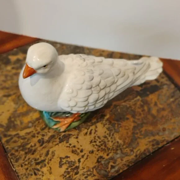 Vintage Majolica White Dove Figurine 9" Tall x 11" Long Chip on Tail Italy - Picture 6 of 13